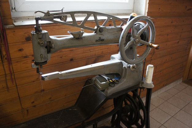 Alte Nähmaschine aus der Werkstatt von GZ Pilz