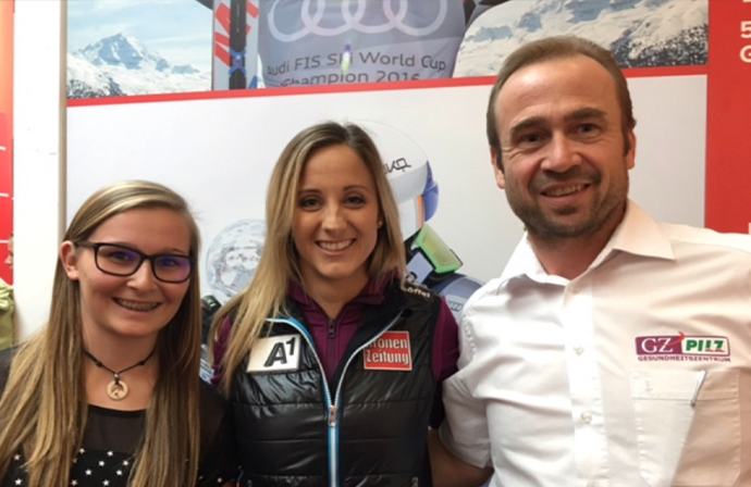 Stefan und Lisa Pilz mit Michaela Kirchgasser